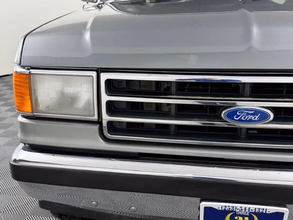 1990 Ford Bronco XLT Image 4