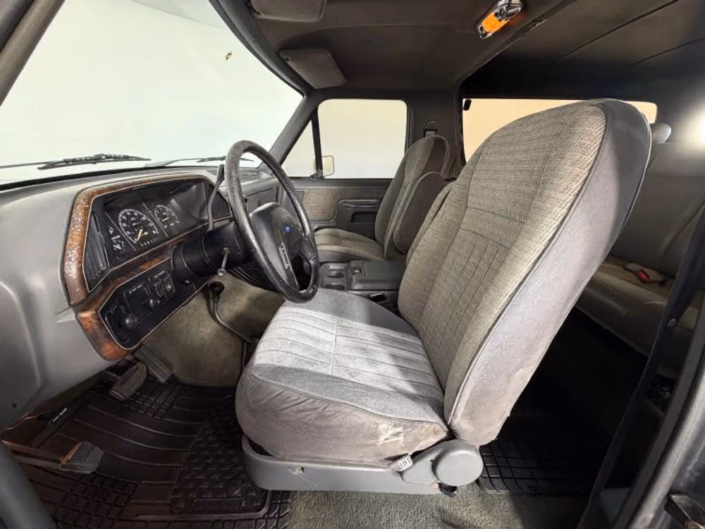 1990 Ford Bronco XLT Image 25
