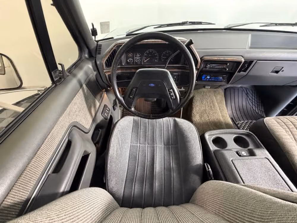 1990 Ford Bronco XLT Image 10