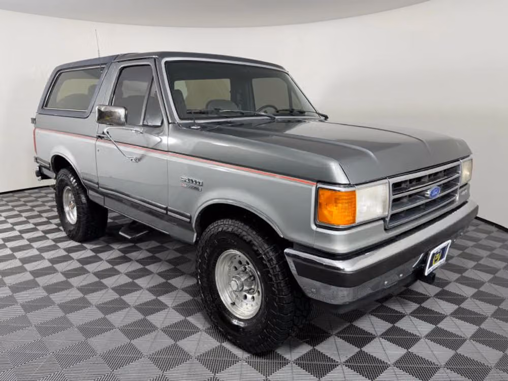 1990 Ford Bronco XLT Image 22