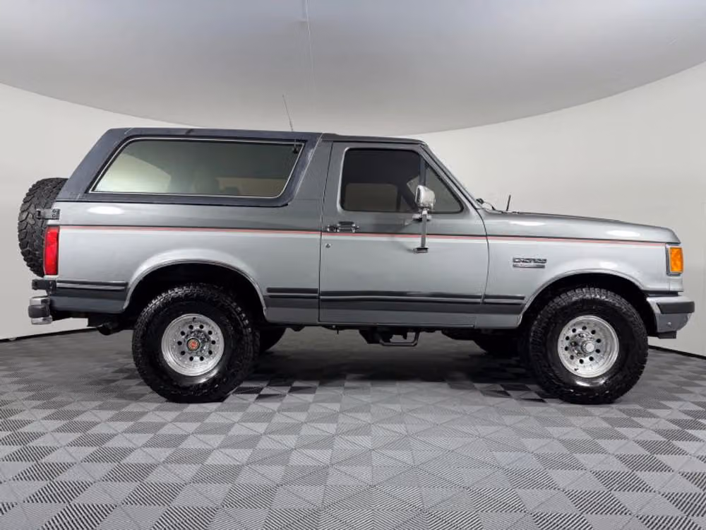 1990 Ford Bronco XLT Image 21
