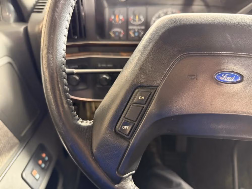 1990 Ford Bronco XLT Image 35