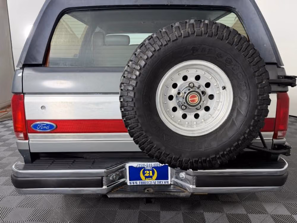 1990 Ford Bronco XLT Image 17