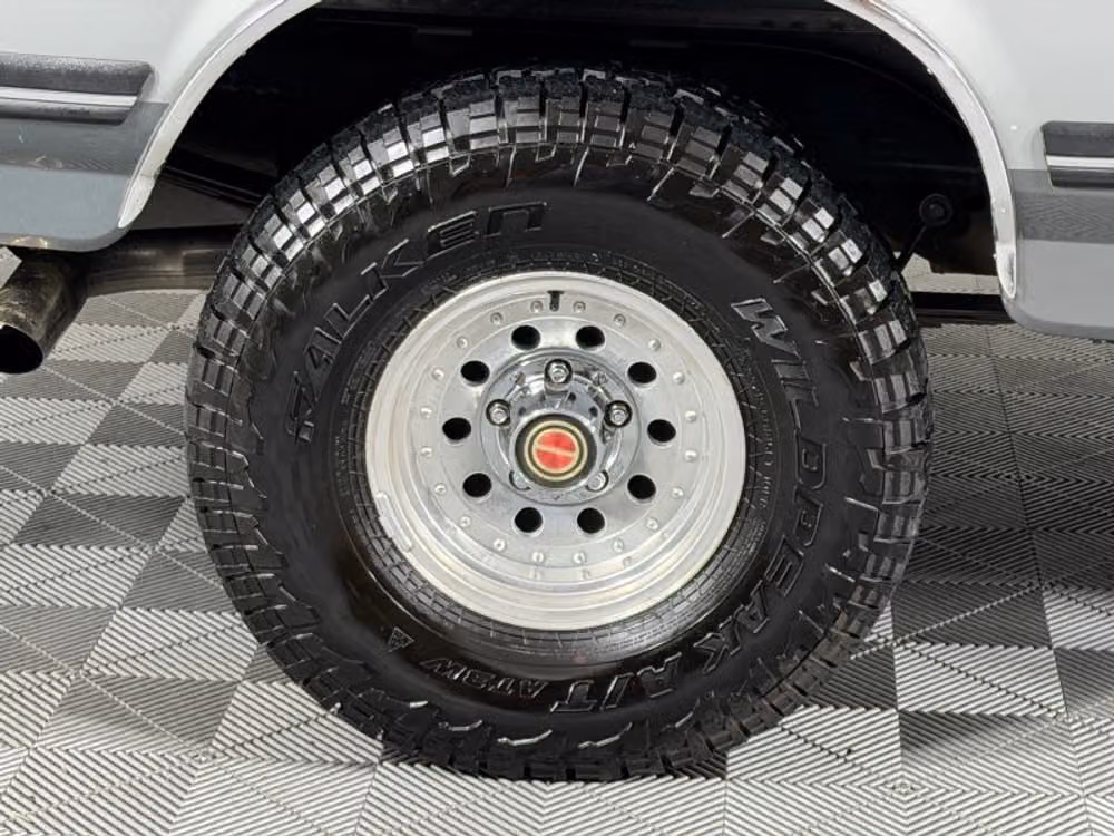 1990 Ford Bronco XLT Image 23