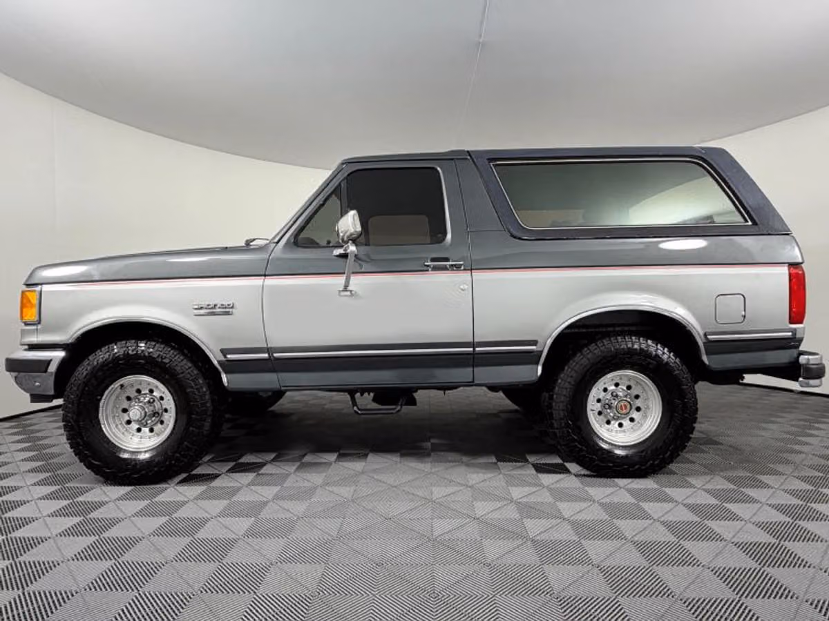 1990 Ford Bronco XLT Image 5