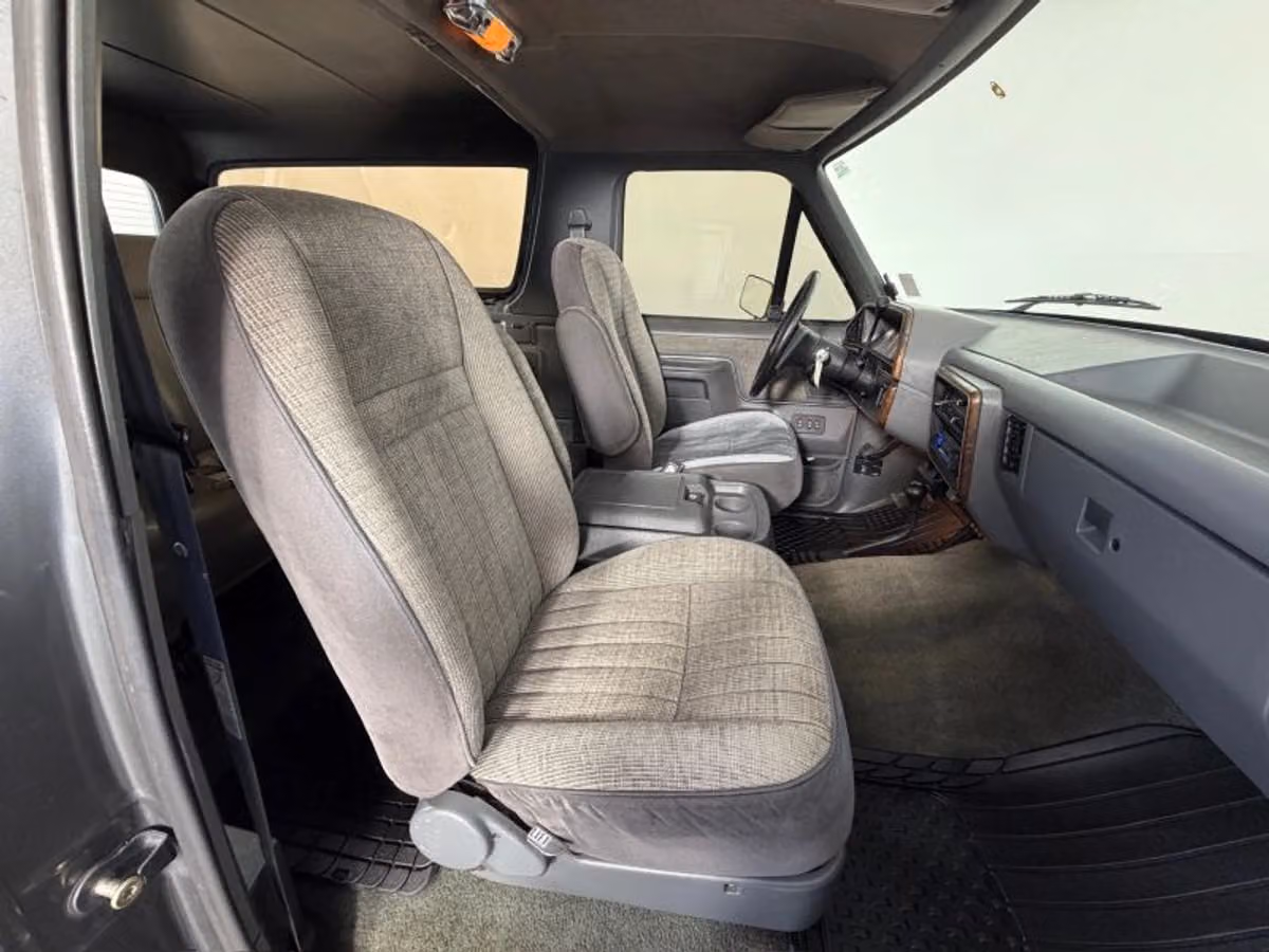 1990 Ford Bronco XLT Image 26