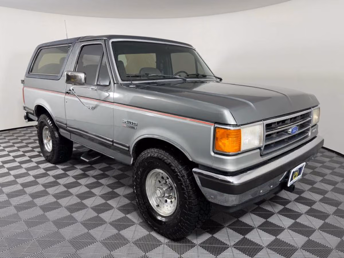 1990 Ford Bronco XLT Image 22
