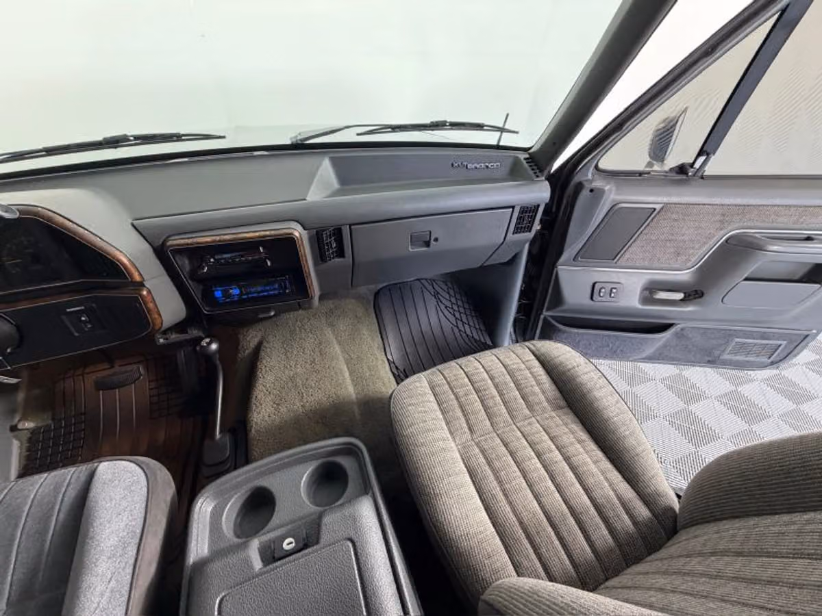 1990 Ford Bronco XLT Image 9
