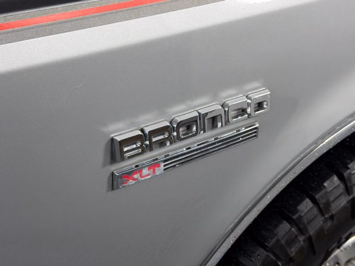 1990 Ford Bronco XLT Image 24
