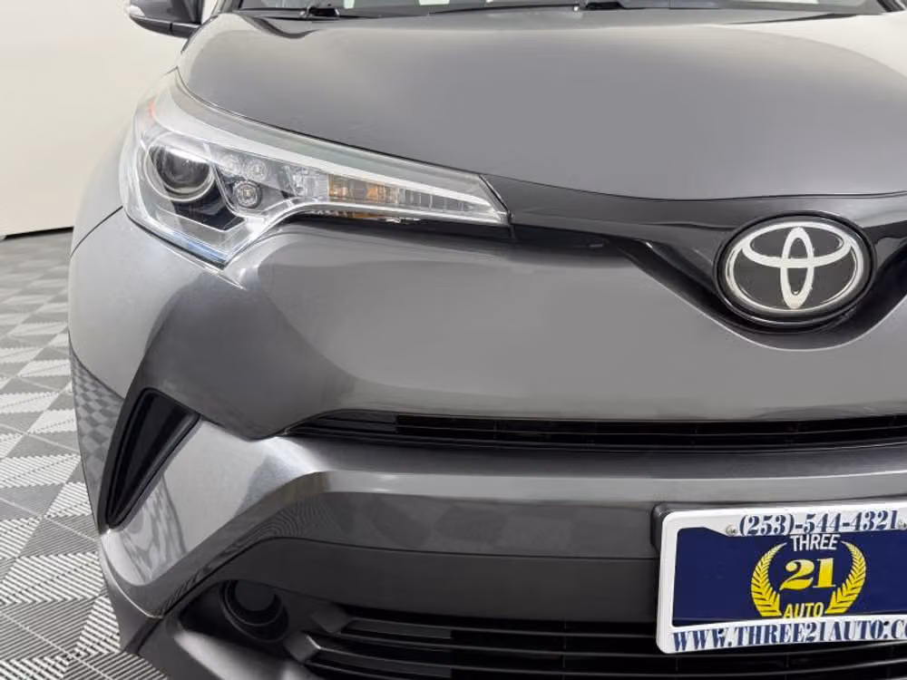 2018 Toyota C-HR XLE Crossover Image 4