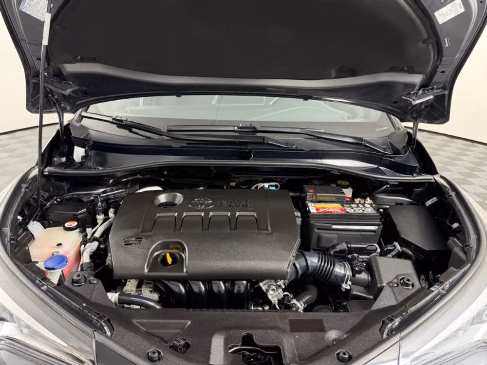 2018 Toyota C-HR XLE Crossover Image 17