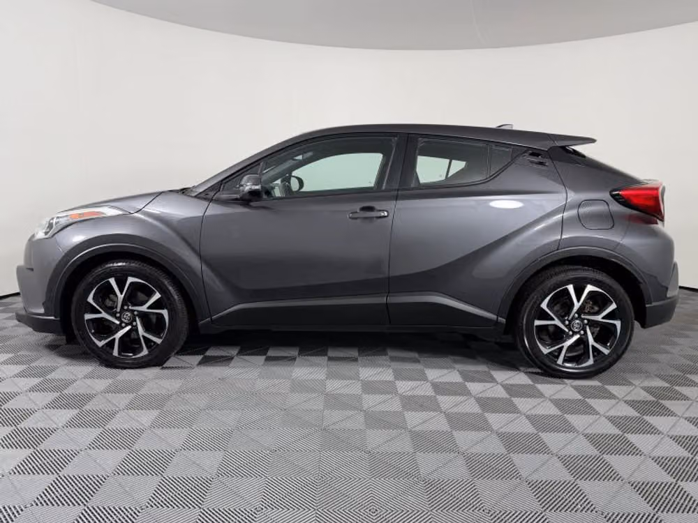 2018 Toyota C-HR XLE Crossover Image 13