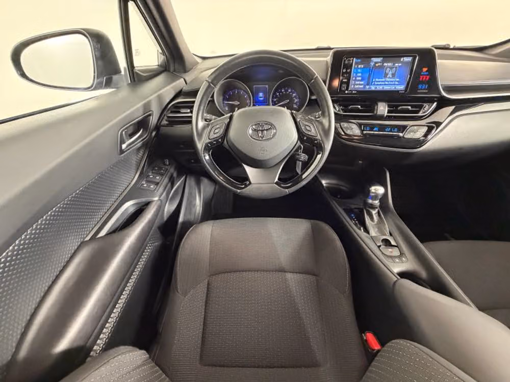 2018 Toyota C-HR XLE Crossover Image 22