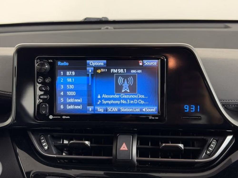 2018 Toyota C-HR XLE Crossover Image 25