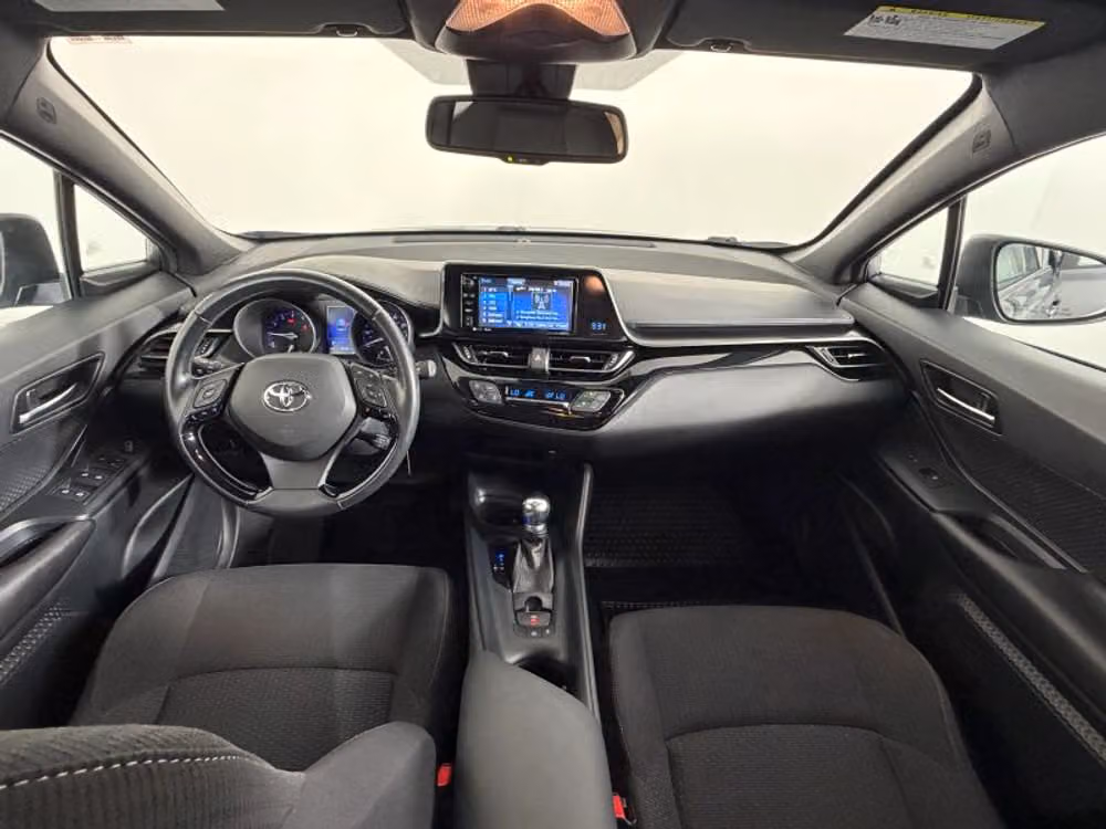2018 Toyota C-HR XLE Crossover Image 19