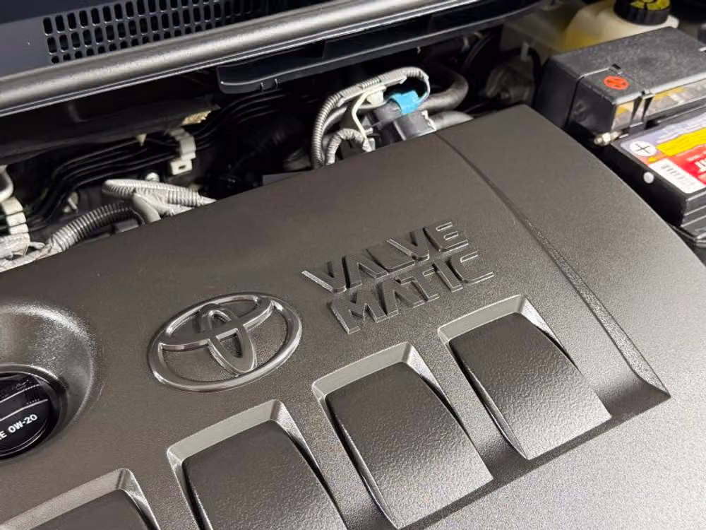 2018 Toyota C-HR XLE Crossover Image 18