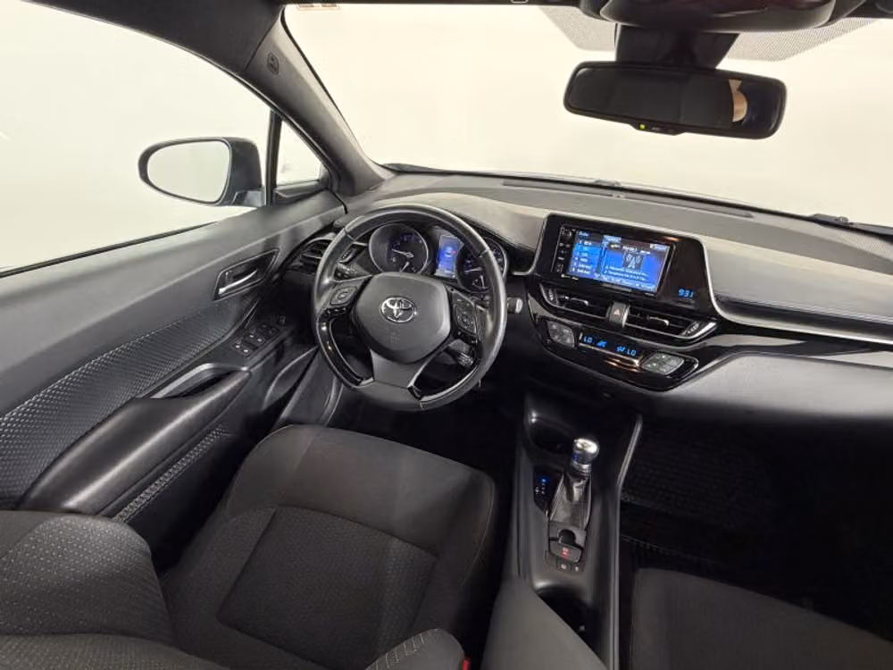 2018 Toyota C-HR XLE Crossover Image 20