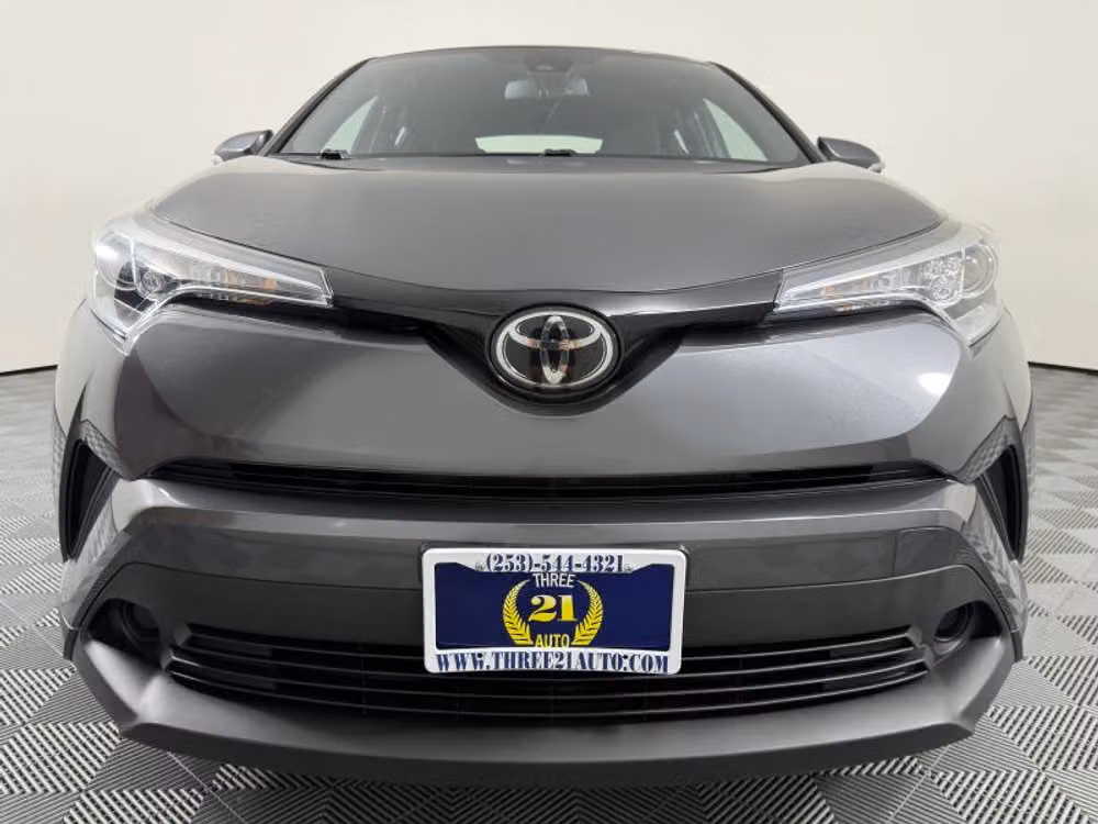 2018 Toyota C-HR XLE Crossover Image 3