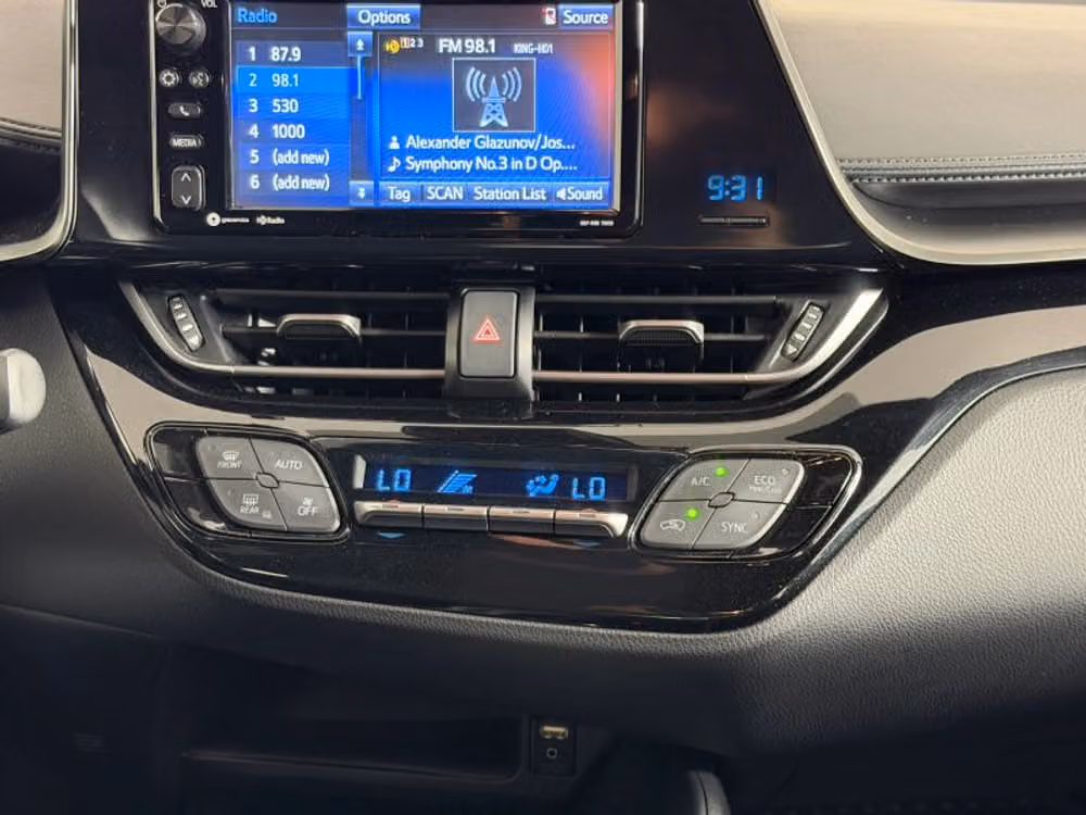 2018 Toyota C-HR XLE Crossover Image 26