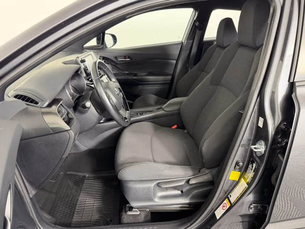 2018 Toyota C-HR XLE Crossover Image 28