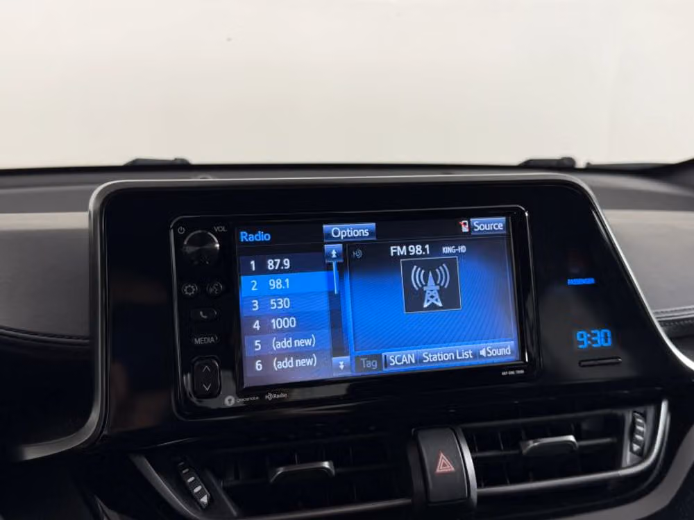 2018 Toyota C-HR XLE Crossover Image 36