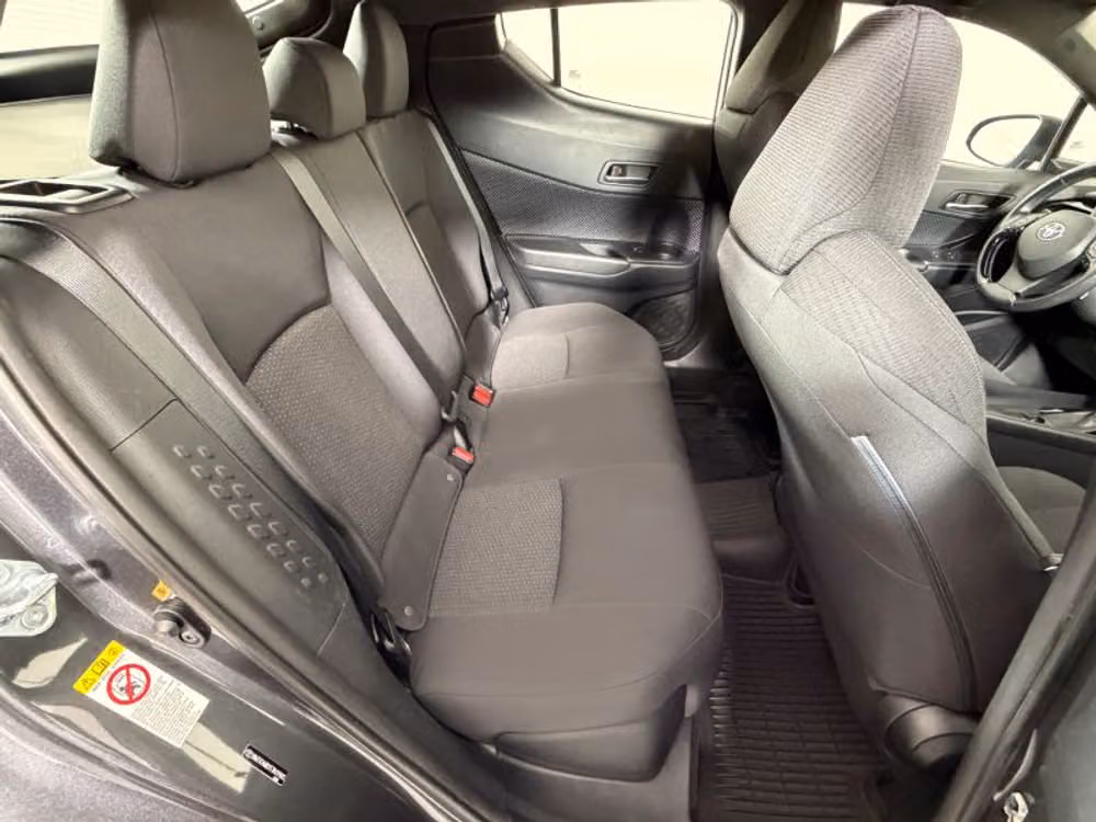 2018 Toyota C-HR XLE Crossover Image 35
