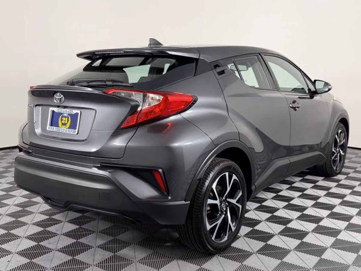 2018 Toyota C-HR XLE Crossover Image 8