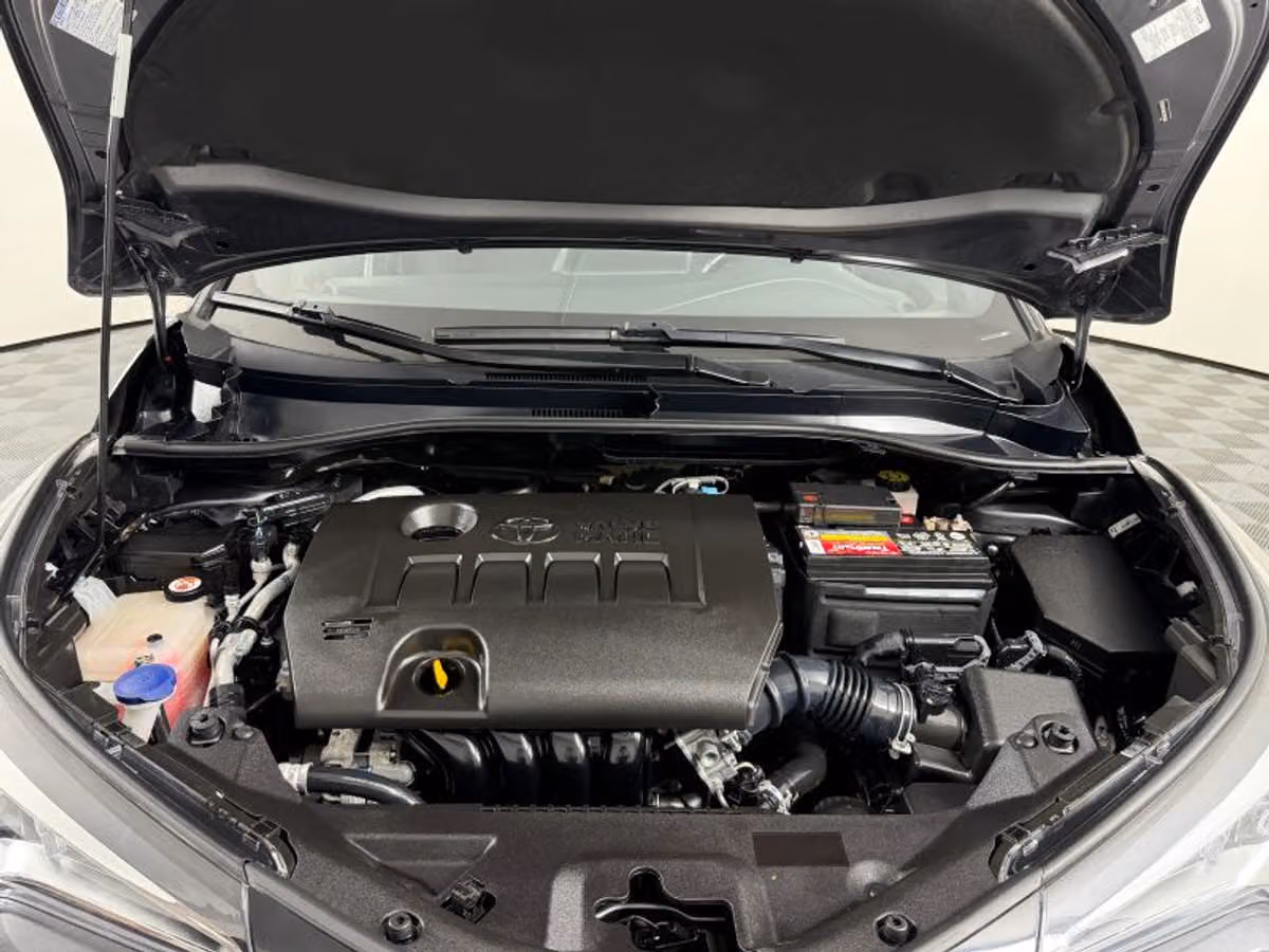 2018 Toyota C-HR XLE Crossover Image 17