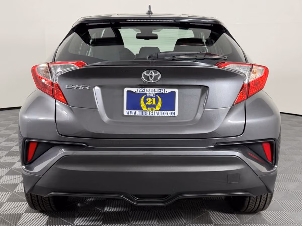 2018 Toyota C-HR XLE Crossover Image 9