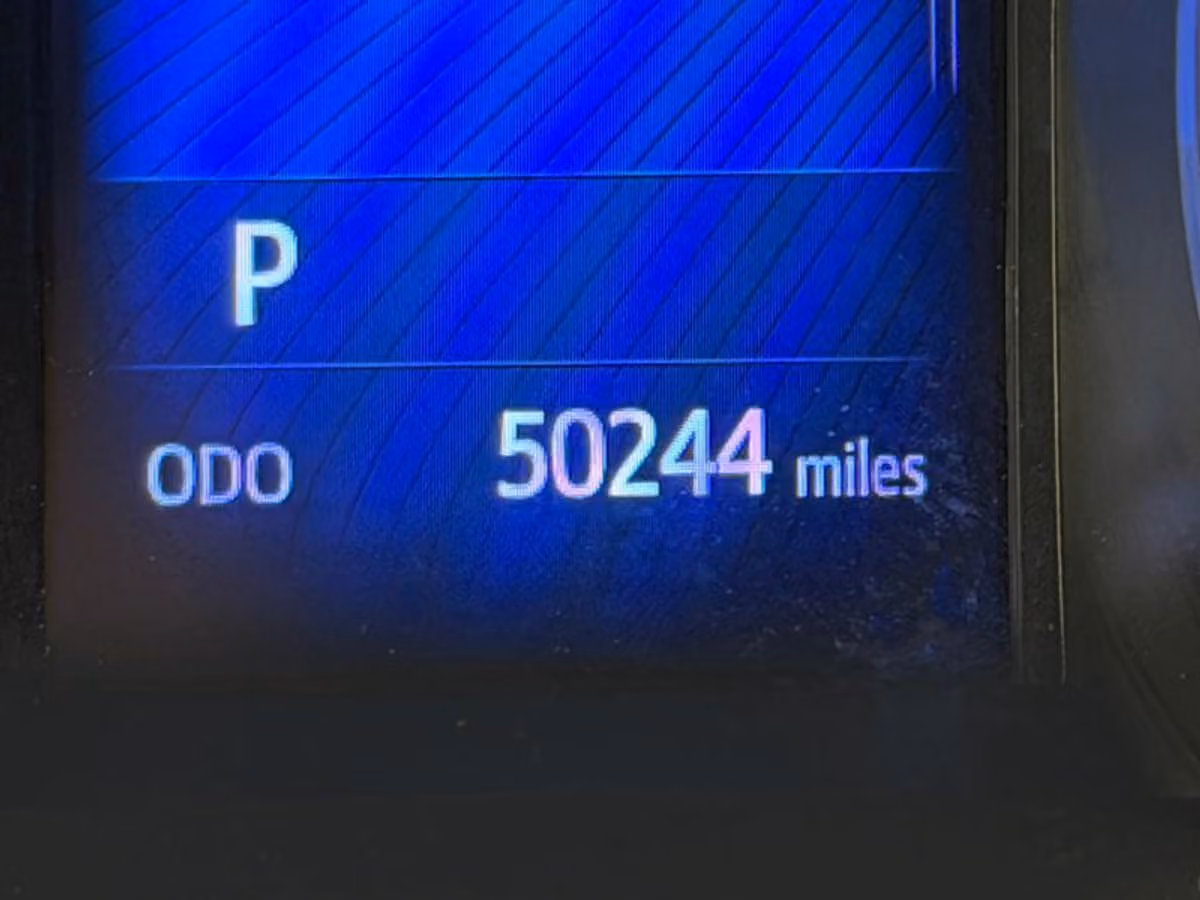 2018 Toyota C-HR XLE Crossover Image 39