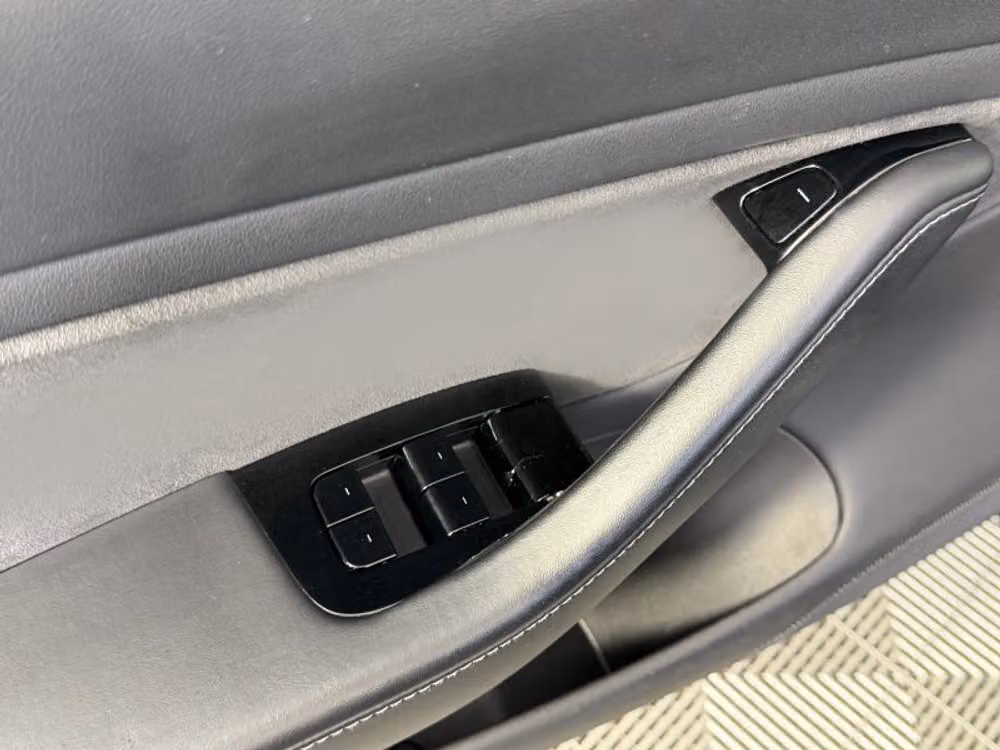2019 Tesla Model 3 Standard Range Plus Image 24