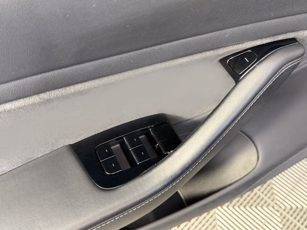 2019 Tesla Model 3 Standard Range Plus Image 24