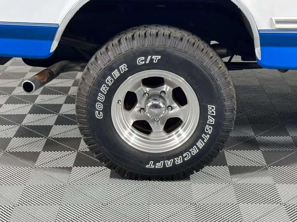 1994 Ford Bronco Sport Utility 2D Image 15