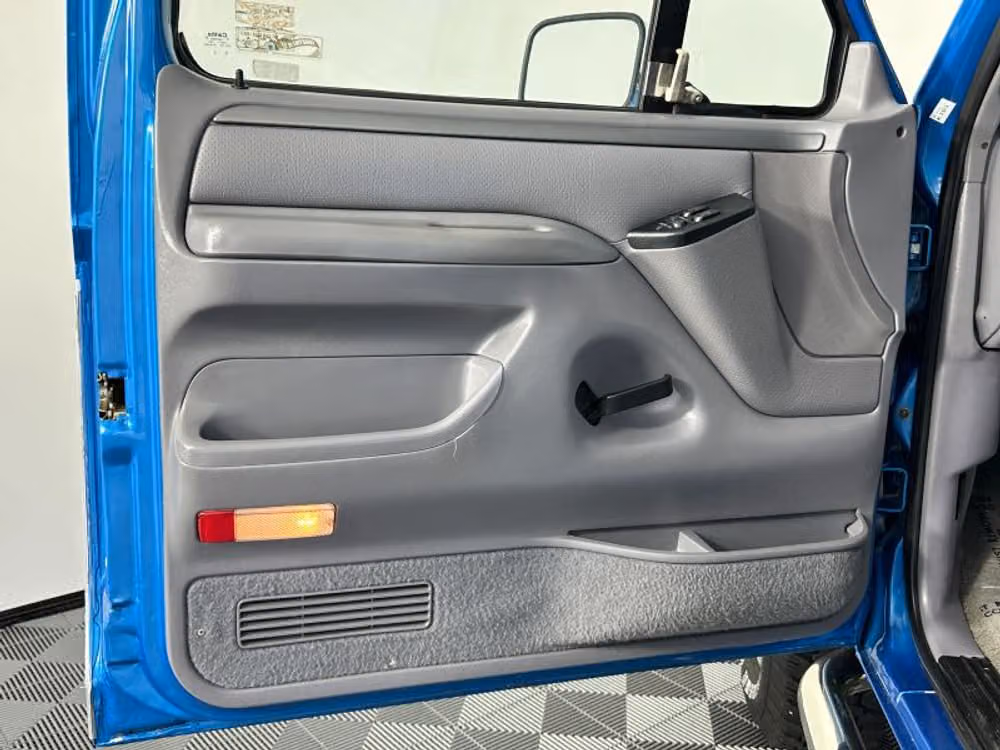 1994 Ford Bronco Sport Utility 2D Image 23