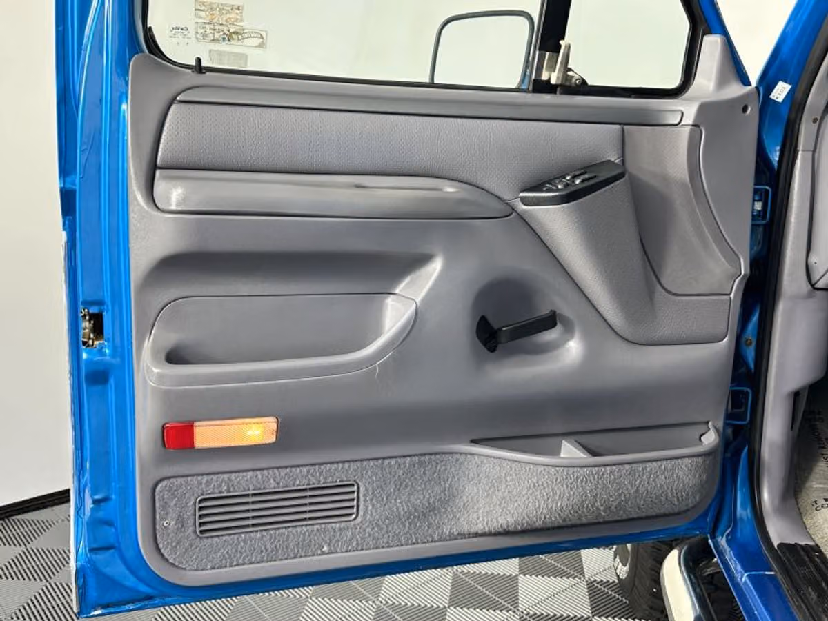 1994 Ford Bronco Sport Utility 2D Image 23