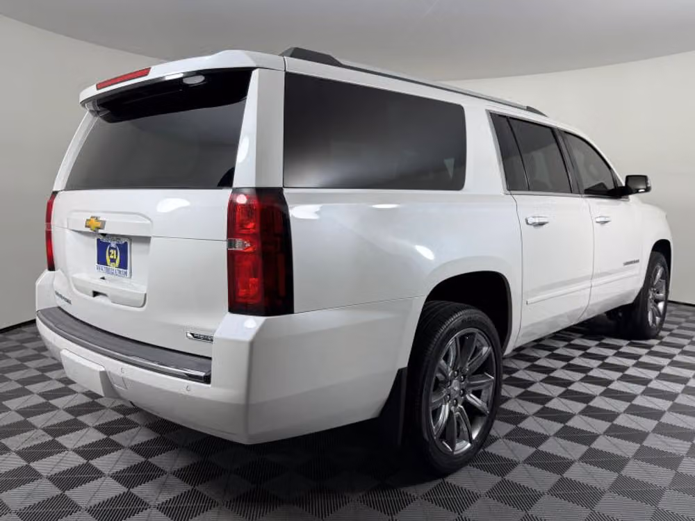 2018 Chevrolet Suburban Premier Image 12