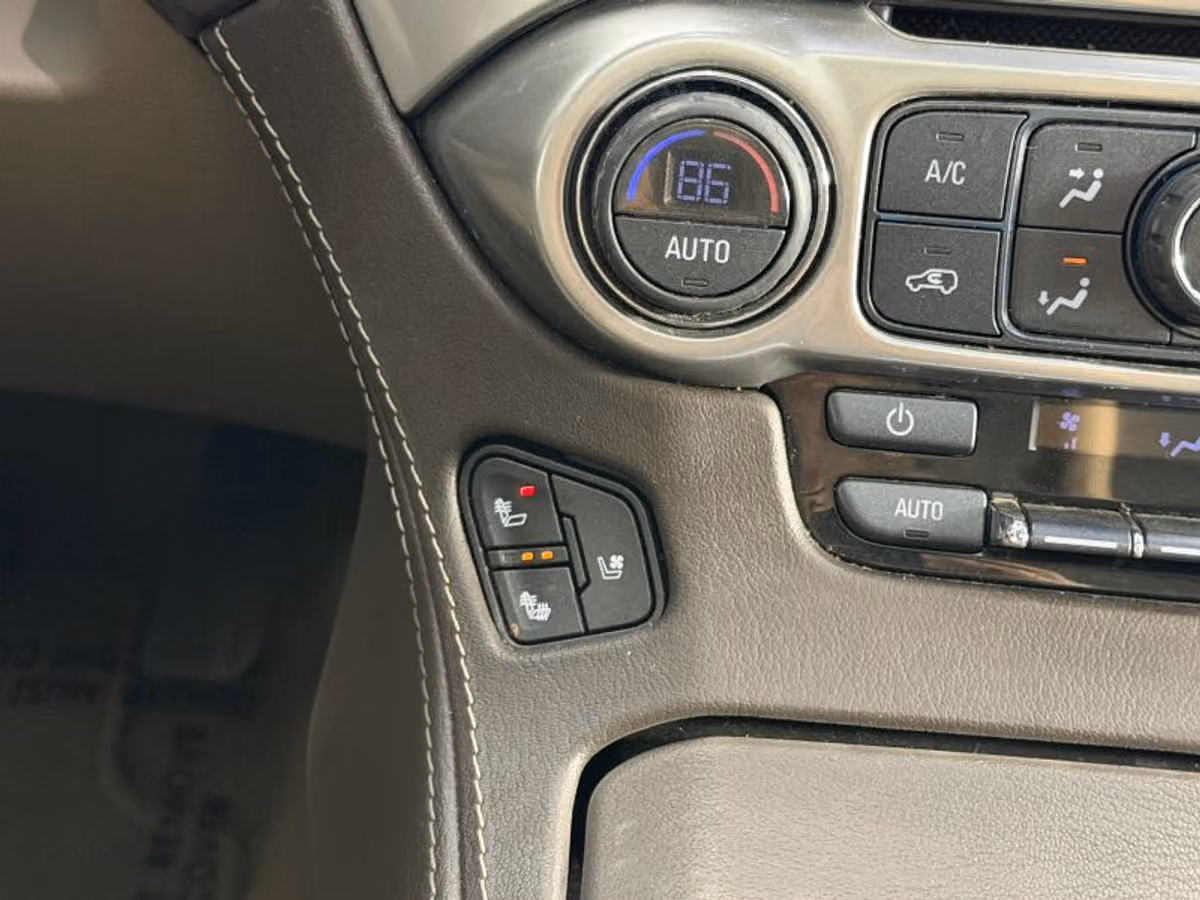 2018 Chevrolet Suburban Premier Image 32