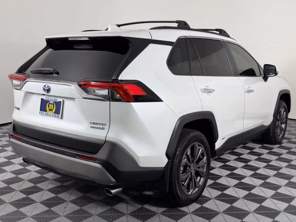 2024 Toyota RAV4 Hybrid Limited Image 17