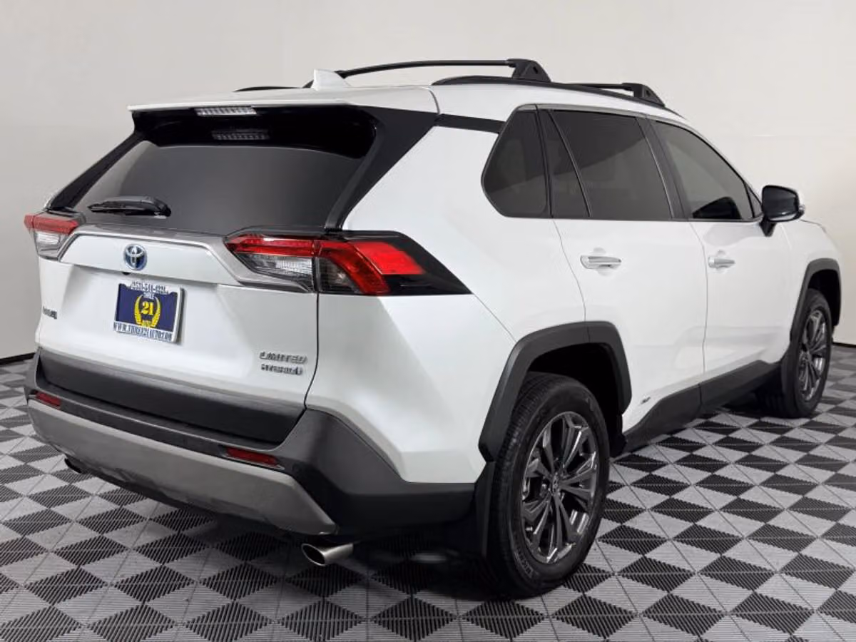 2024 Toyota RAV4 Hybrid Limited Image 17