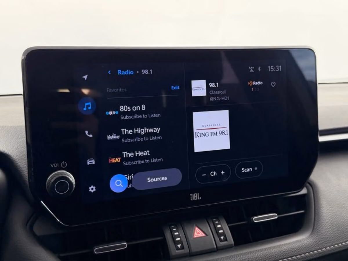 2024 Toyota RAV4 Hybrid Limited Image 27