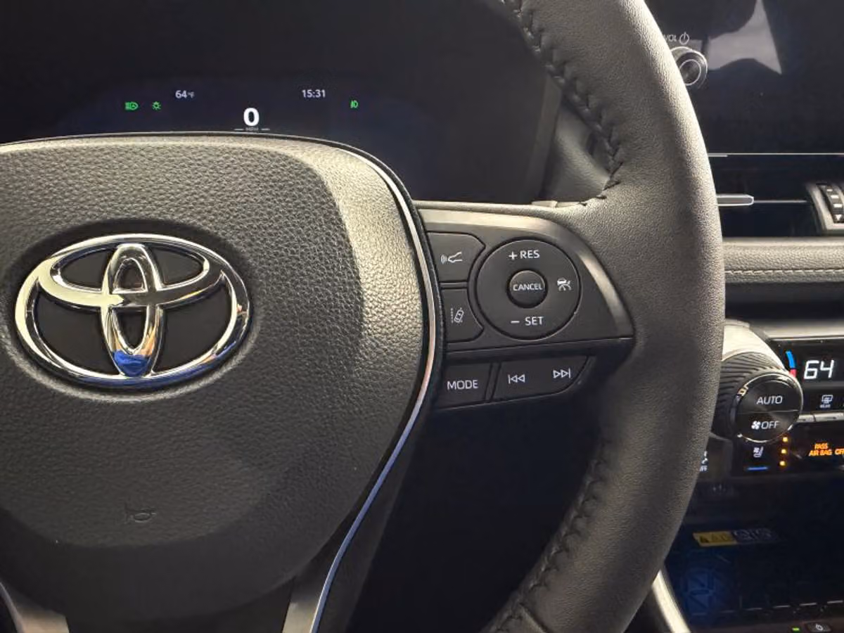 2024 Toyota RAV4 Hybrid Limited Image 30