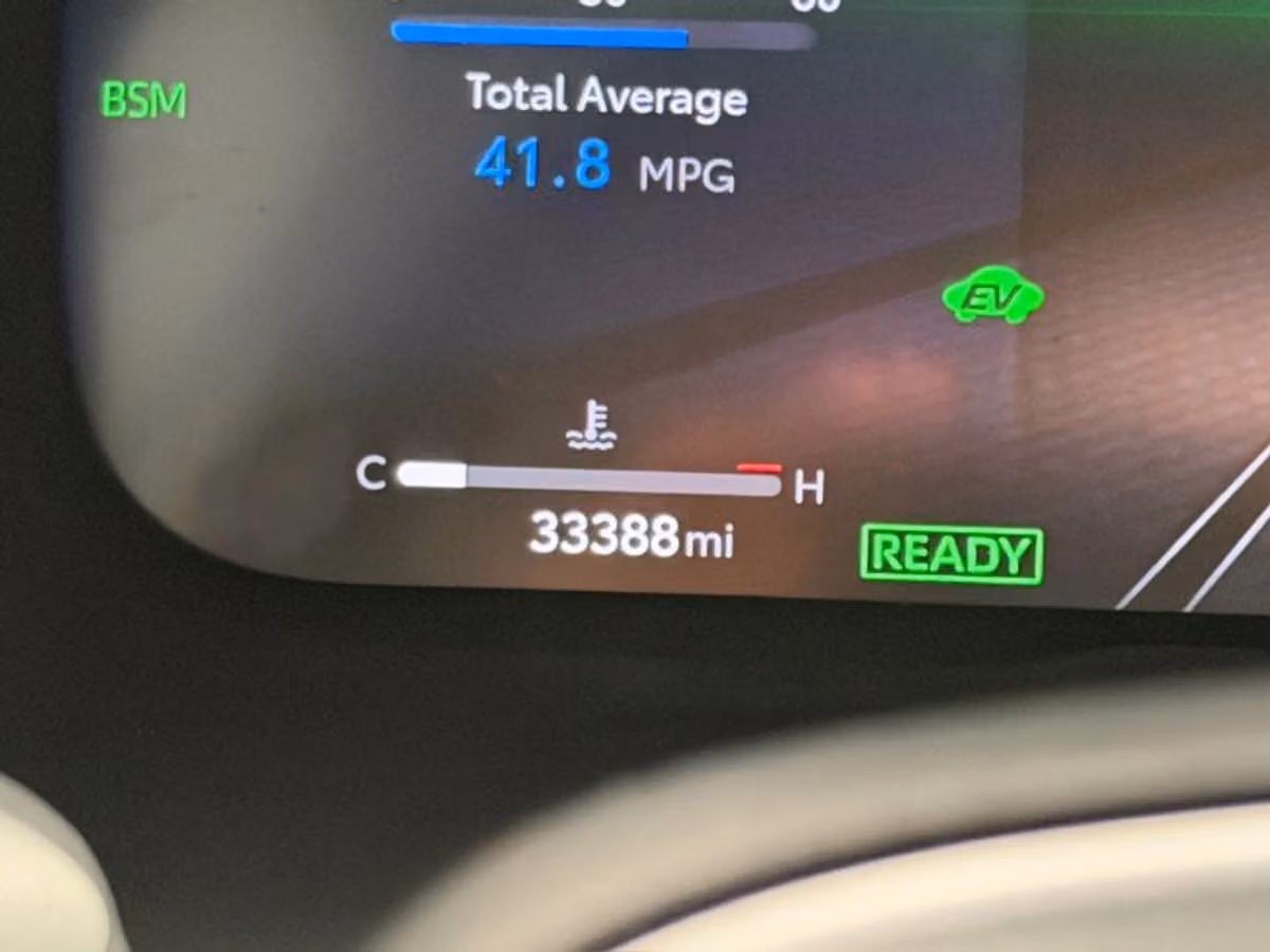 2024 Toyota RAV4 Hybrid Limited Image 32