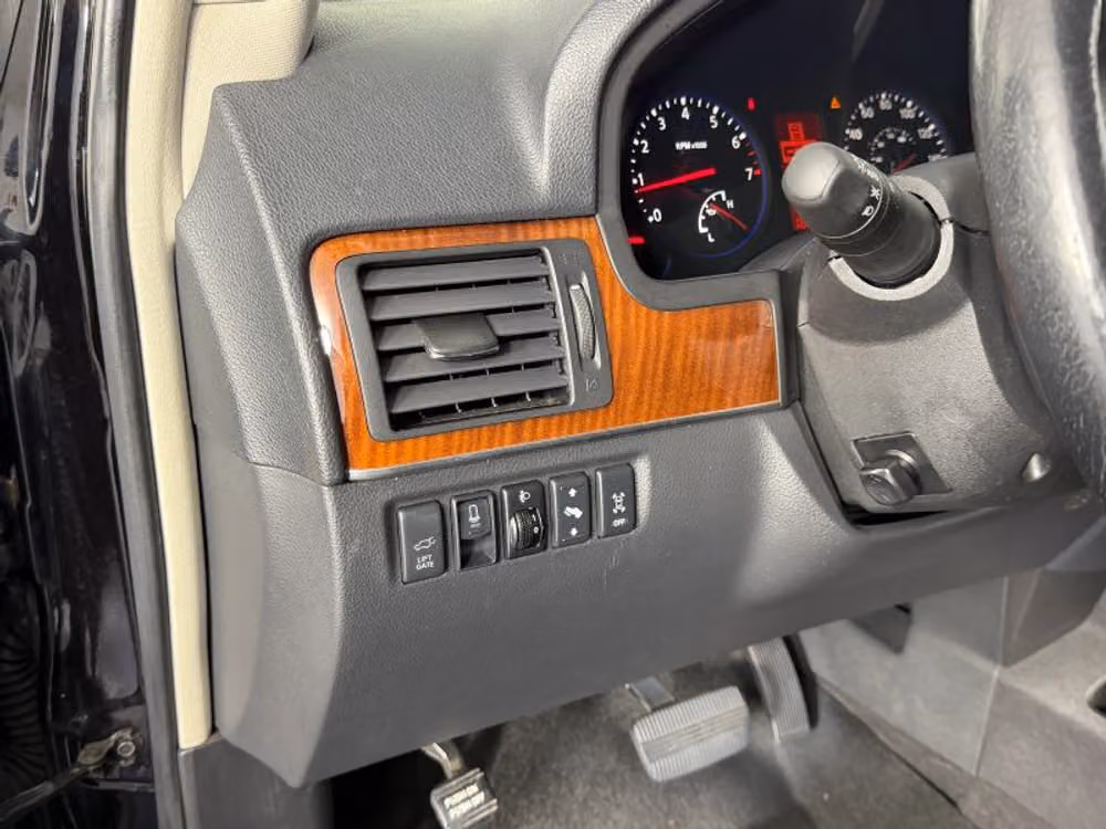 2009 INFINITI QX56 Base Image 33