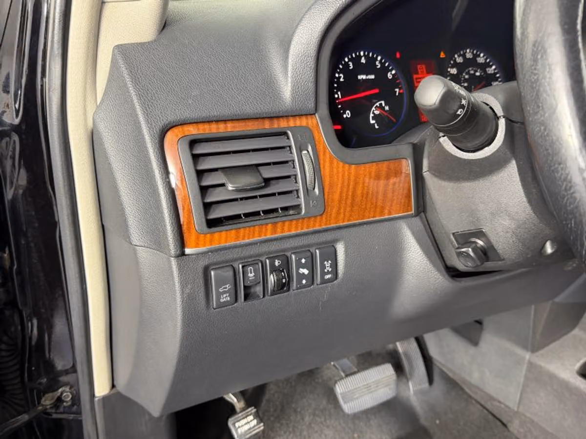 2009 INFINITI QX56 Base Image 33