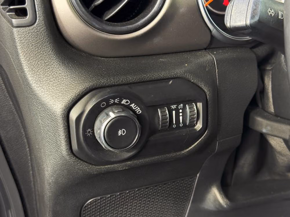 2020 Jeep Wrangler Unlimited Willys Image 32