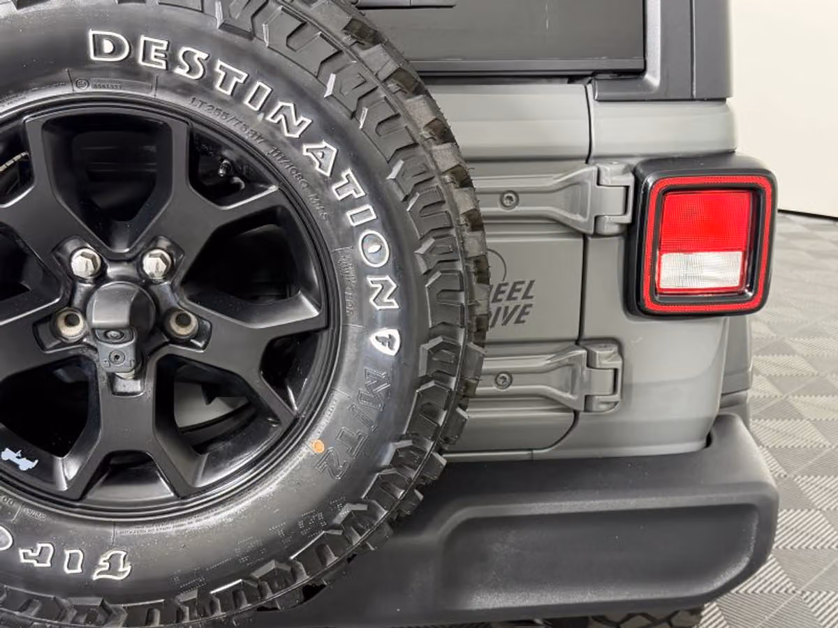 2020 Jeep Wrangler Unlimited Willys Image 21