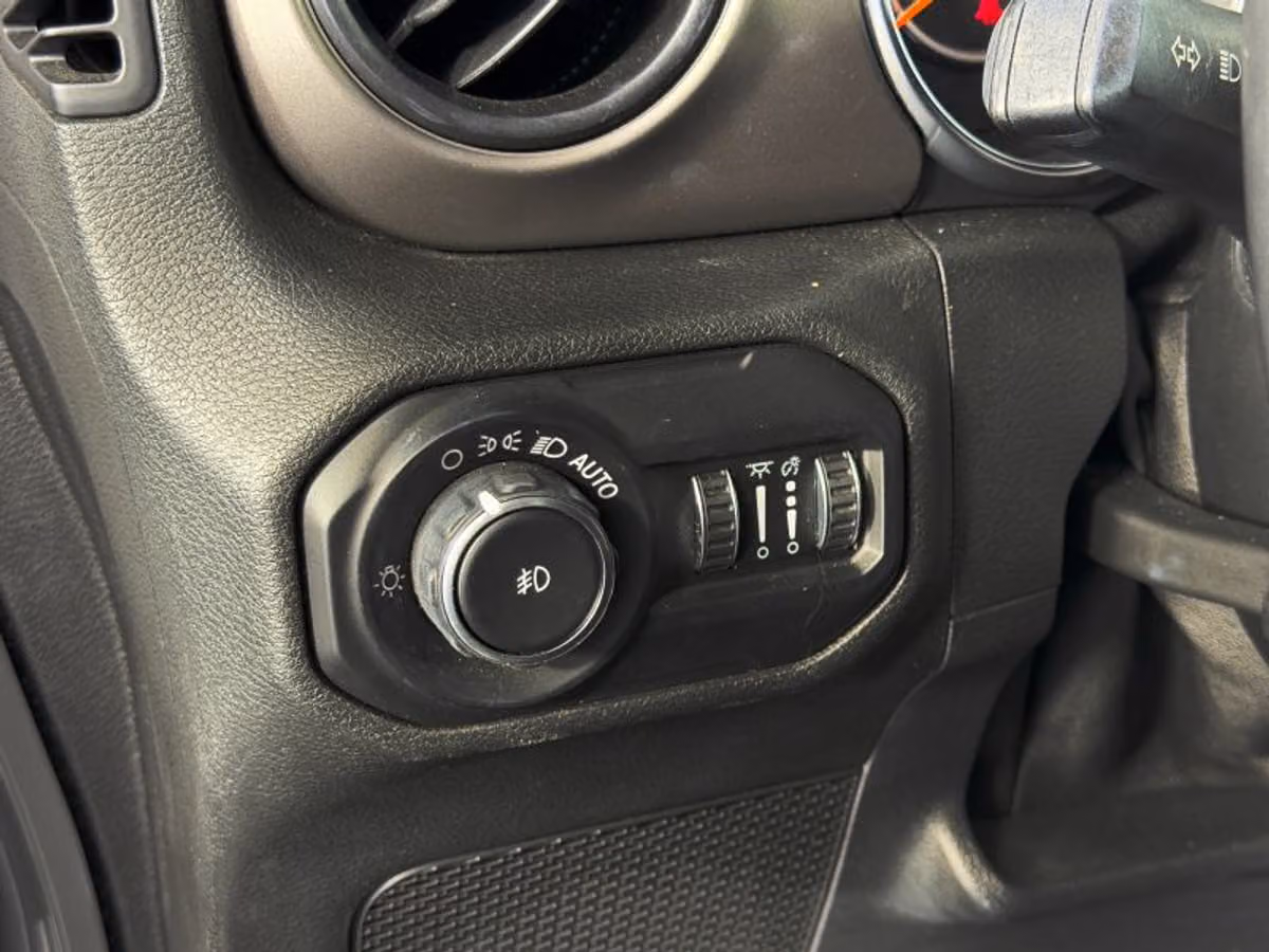 2020 Jeep Wrangler Unlimited Willys Image 32