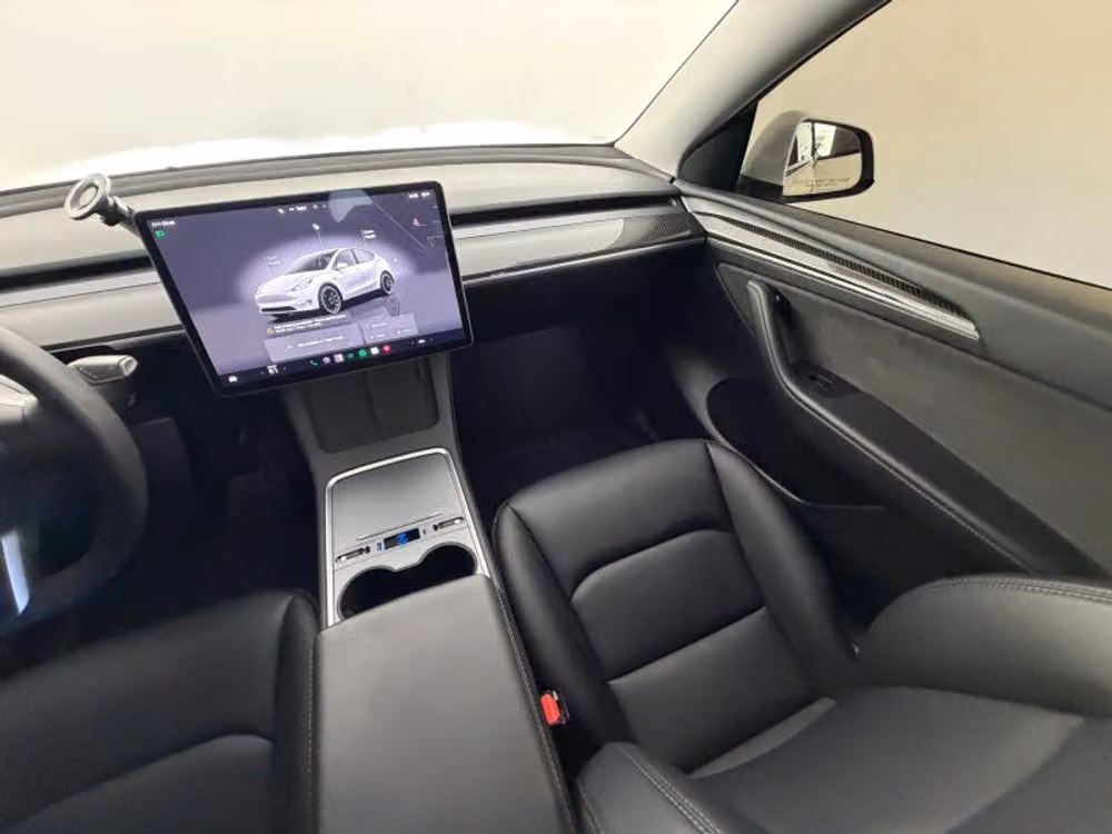 2025 Tesla Model Y Long Range Image 10