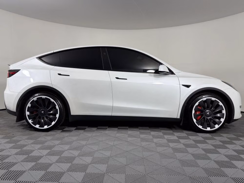 2025 Tesla Model Y Long Range Image 21
