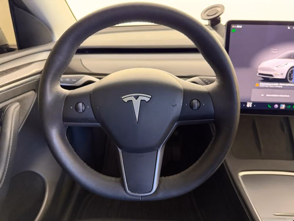 2025 Tesla Model Y Long Range Image 12